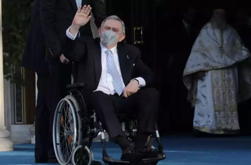 Δίνει γενναία μάχη ο τέως βασιλιάς Κωνσταντίνος - Σύσσωμη η οικογένεια στο πλευρό του