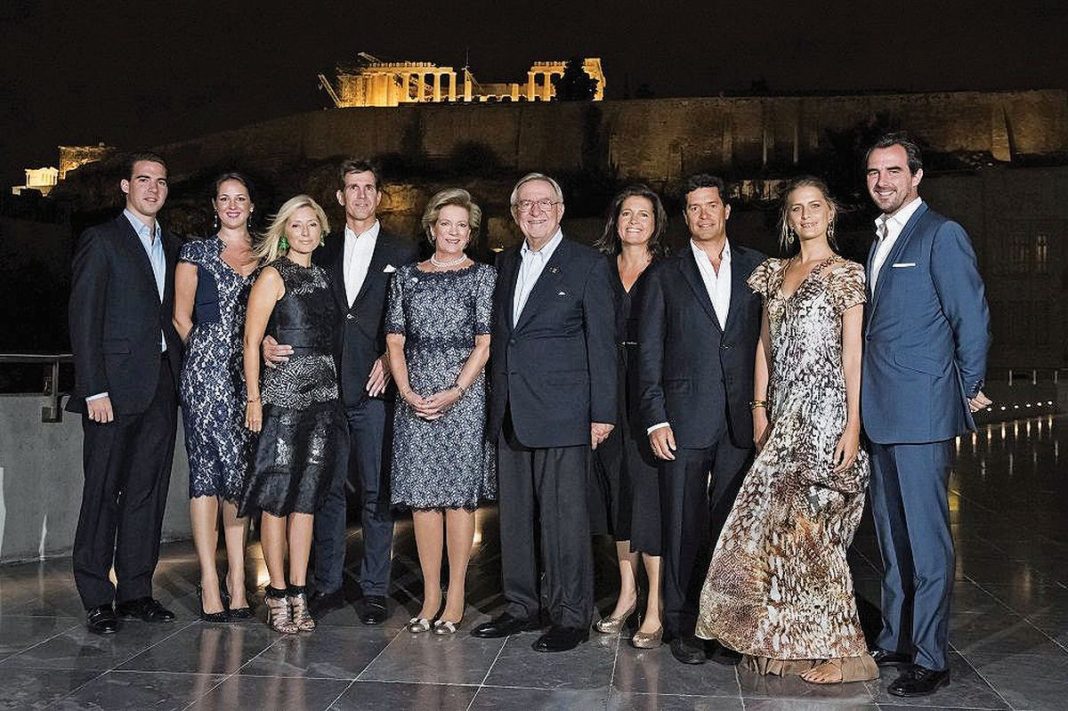 Απόβαση γαλαζοαίματων για την κηδεία του τέως βασιλιά Κωνσταντίνου
