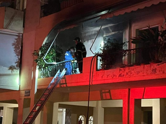 Τραγωδία στο Αγρίνιο - 35χρονος πυρπόλησε το σπίτι του και πήδηξε από την ταράτσα
