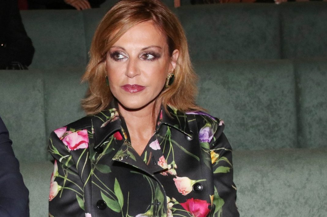 Η Αλεξάνδρα Παλαιολόγου ποζάρει στα 57 της με μπικίνι και μας αφήνει άφωνους