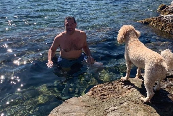 Οι χειμερινές βουτιές του Αλέξη Τσίπρα