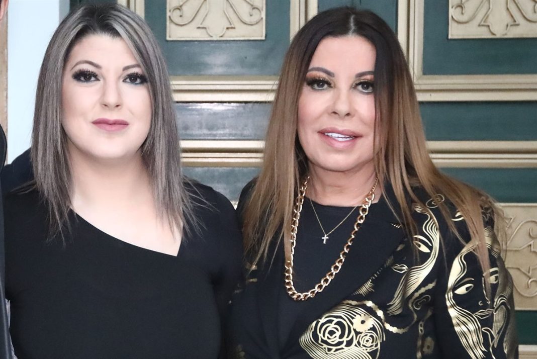 «Η Άντζελα Δημητρίου είναι ένας άνθρωπος extra large, δεν κρατάει τίποτα για τον εαυτό της»