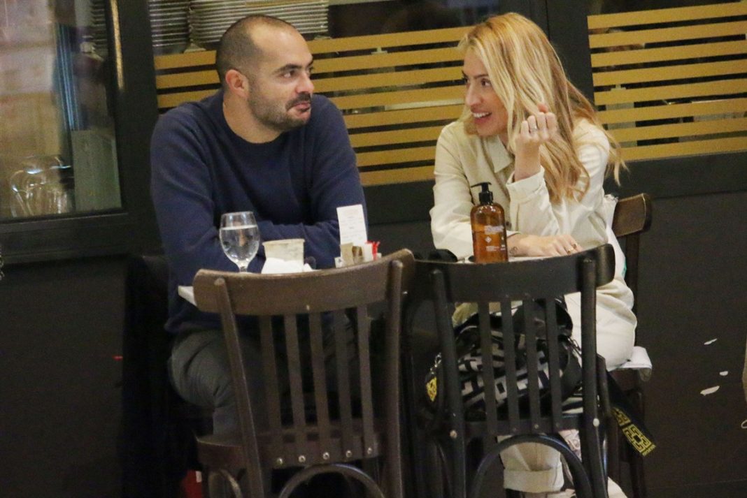 Μαρία Ηλιάκη – Στέλιος Μανουσάκης: Για καφεδάκι στη νέα τους γειτονιά