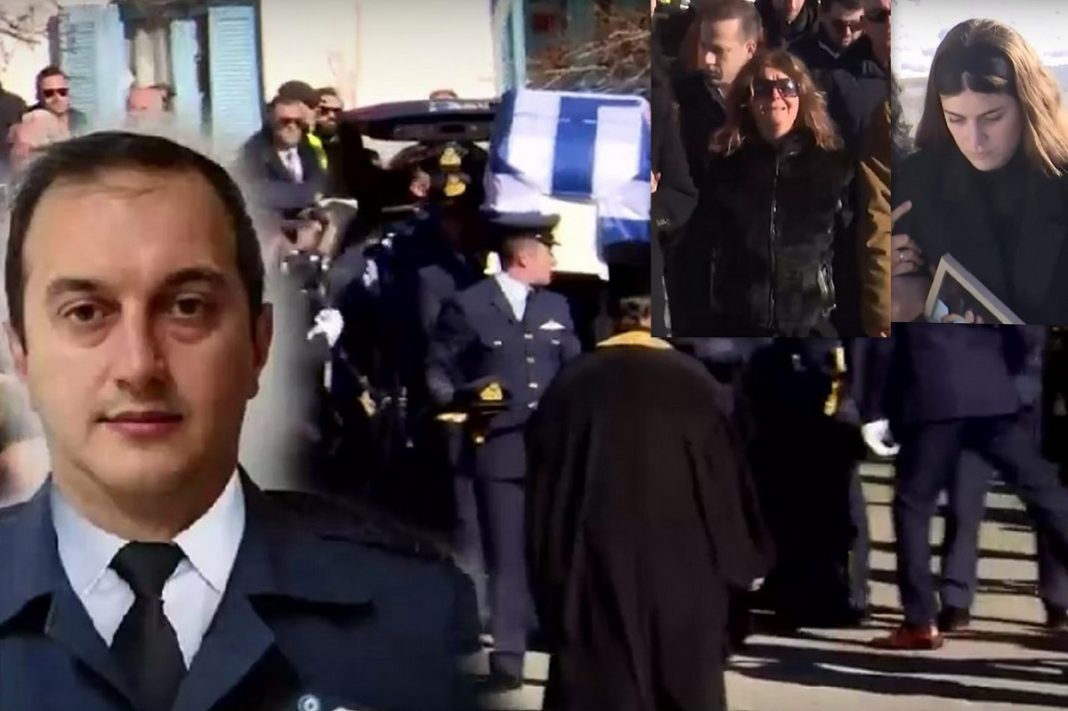 Το τελευταίο αντίο στον σμηναγό Ευστάθιο Τσιτλακίδη – Τραγικές φιγούρες η μητέρα και η σύντροφός του
