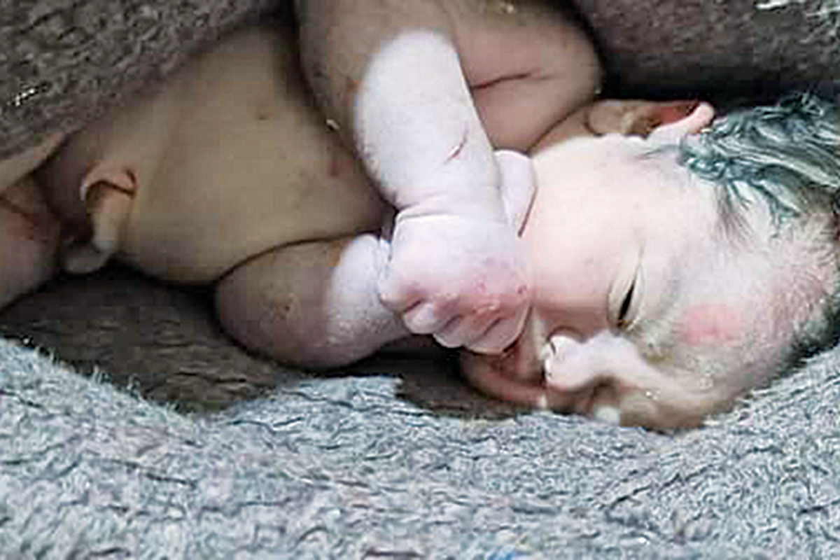 Θαύμα» μέσα στα χαλάσματα! Νεογέννητο στη Συρία ανασύρθηκε ζωντανό