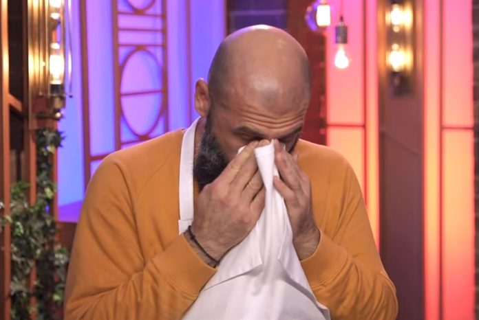 «Masterchef»: Λύγισε ο αδελφός του Βαλάντη on camera