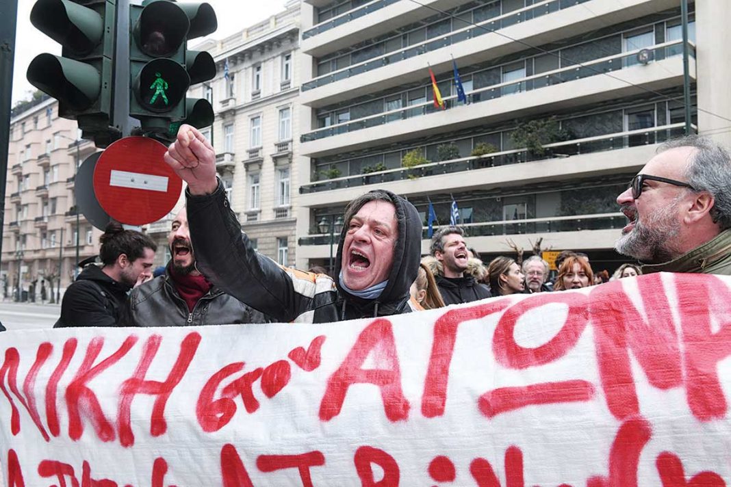 Μαζική συμμετοχή των καλλιτεχνών στην κινητοποίηση στη Ρηγίλλης