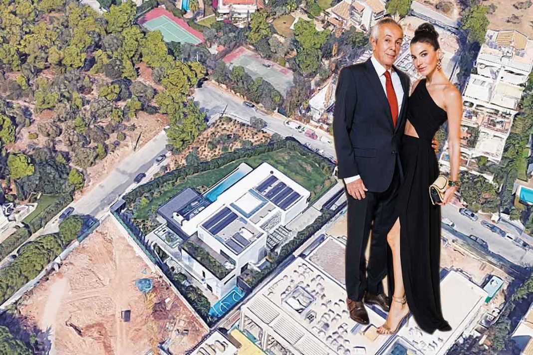 Κούστας family σε νέο «παλάτι»