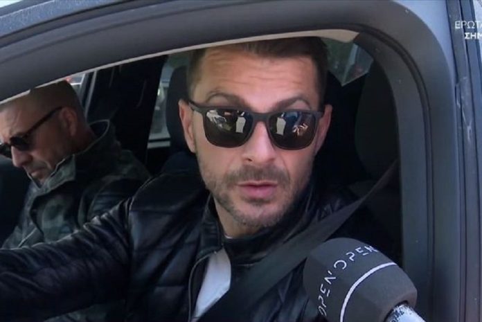 Η ενόχληση του Γιώργου Αγγελόπουλου με τις ερωτήσεις δημοσιογράφων