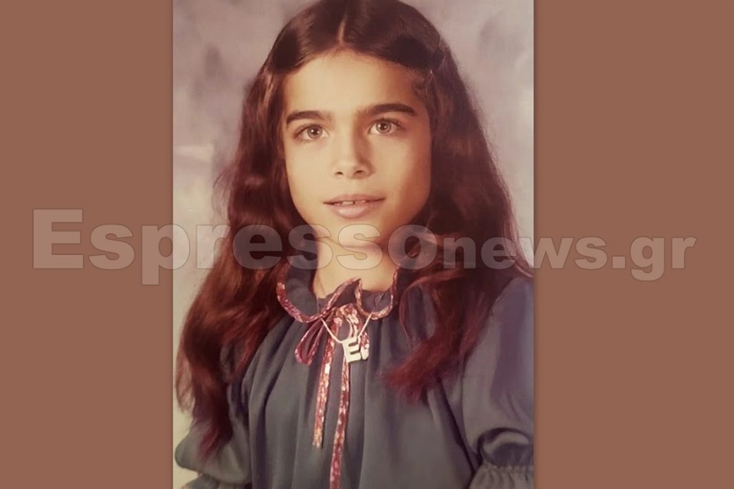 «Πάντα η μαμά μου, μου έβαζε ωραία ρούχα, κοσμήματα και τσιμπιδάκια στα μαλλιά»