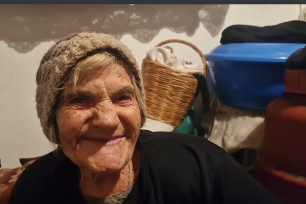 Viral... αγκαλιά για τη γιαγιά όλου του κόσμου!