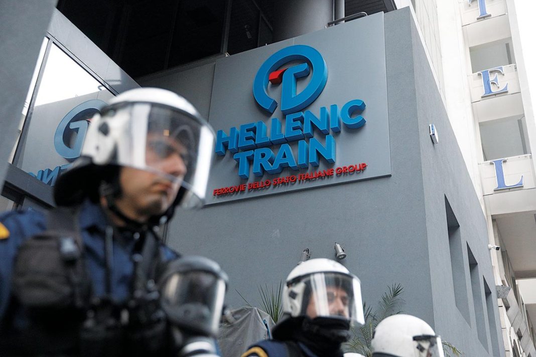 Εχασε τον σύζυγο σε δυστύχημα πριν από 15 χρόνια και η Hellenic Train ζητά πίσω την αποζημίωση!