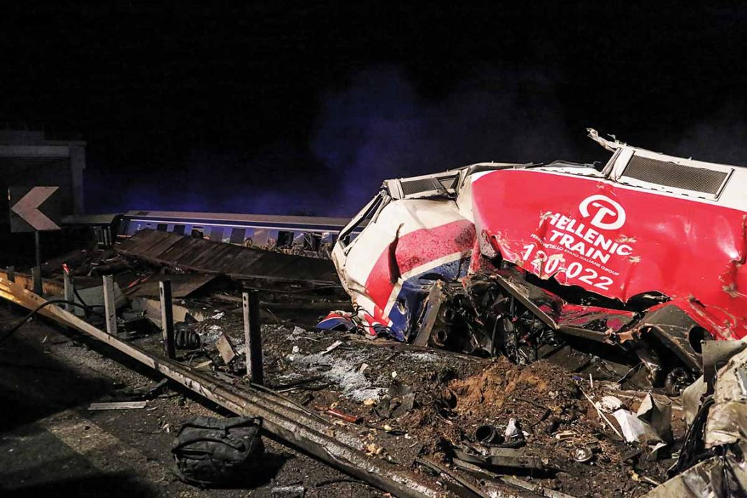 Τραγωδία στα Τέμπη - Η ανακοίνωση της Hellenic Train: «Χάσαμε εννέα εργαζομένους»