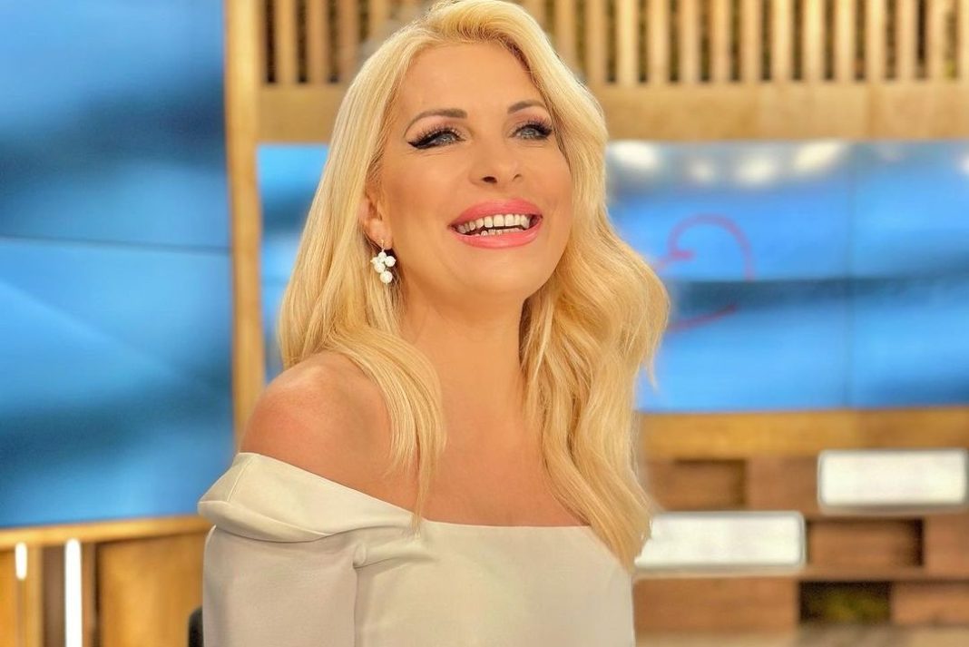 «Μακάρι να επιστρέψει η Ελένη Μενεγάκη, μου λείπει, έχει μια γοητεία, είτε σου αρέσει είτε όχι…»
