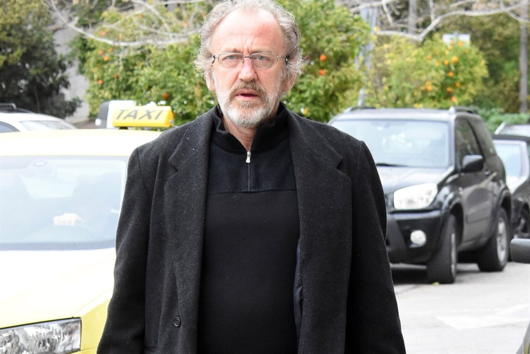Δημήτρης Πετρόπουλος: «Δεν θα ήθελα να γίνει ριμέικ του “Παρά Πέντε”, δεν την έχω ξαναδεί τη σειρά από τότε»