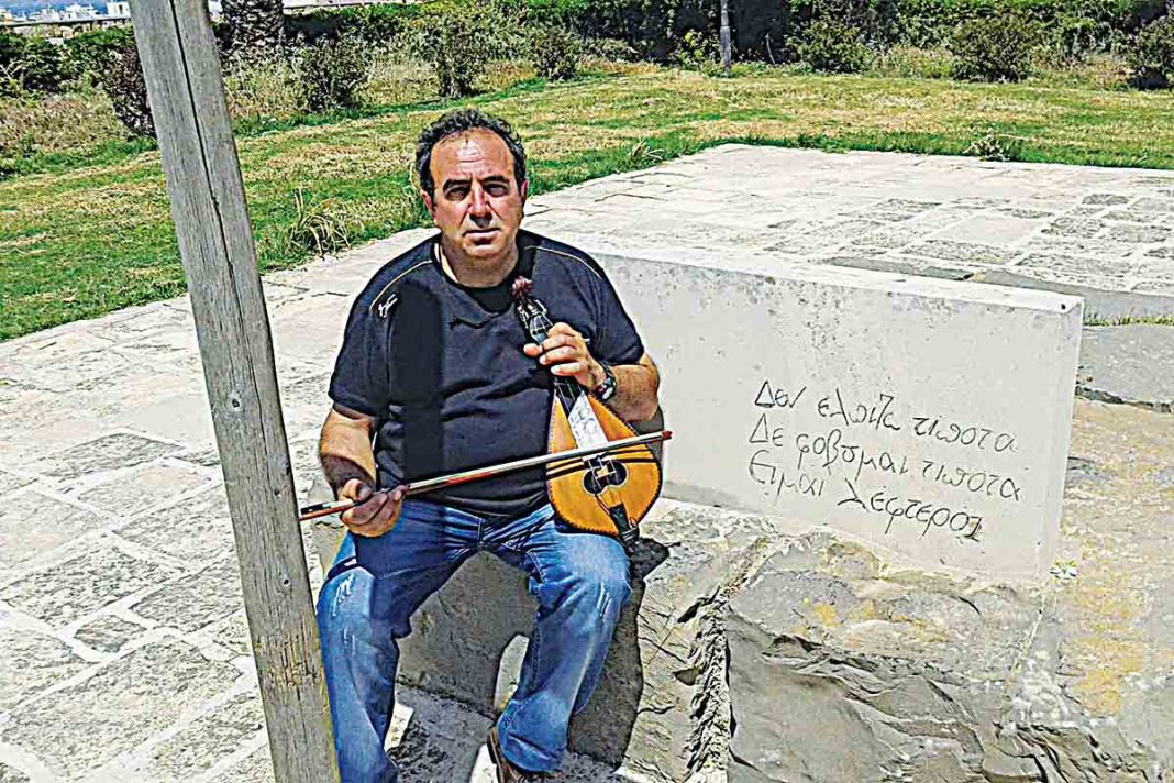Ο λυράρης Τάσος Ρεράκης βίαζε ανήλικο αγόρι και στη συνέχεια «ψάρευε» πελάτες για να συνευρεθούν με το παιδί