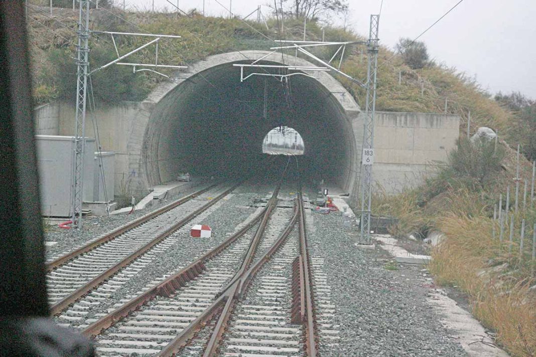 Επικίνδυνα σε περίπτωση δυστυχήματος είναι 15 σιδηροδρομικά τούνελ