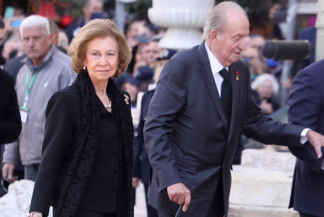 Ο τέως βασιλιάς Χουάν Κάρλος αρνείται ότι έχει αποκτήσει κόρη εκτός γάμου