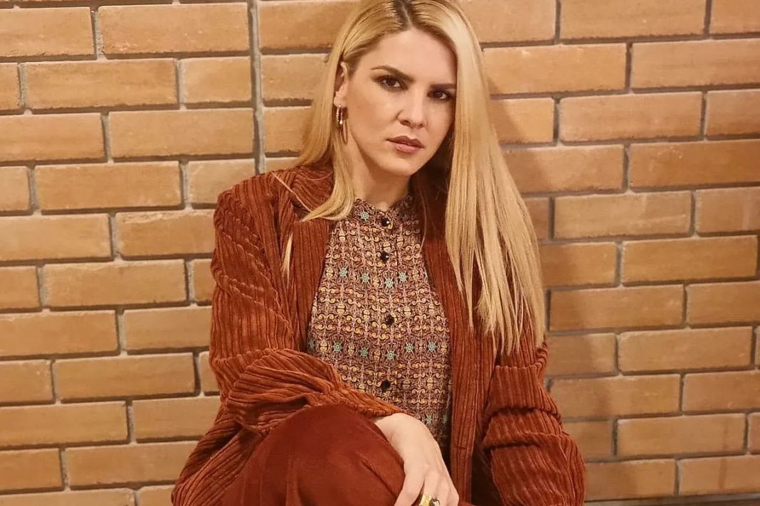 Μαριλένα Ράδου: Η πρόεδρος των «Παγιδευμένων» ποζάρει με μπικίνι σε σκάφος