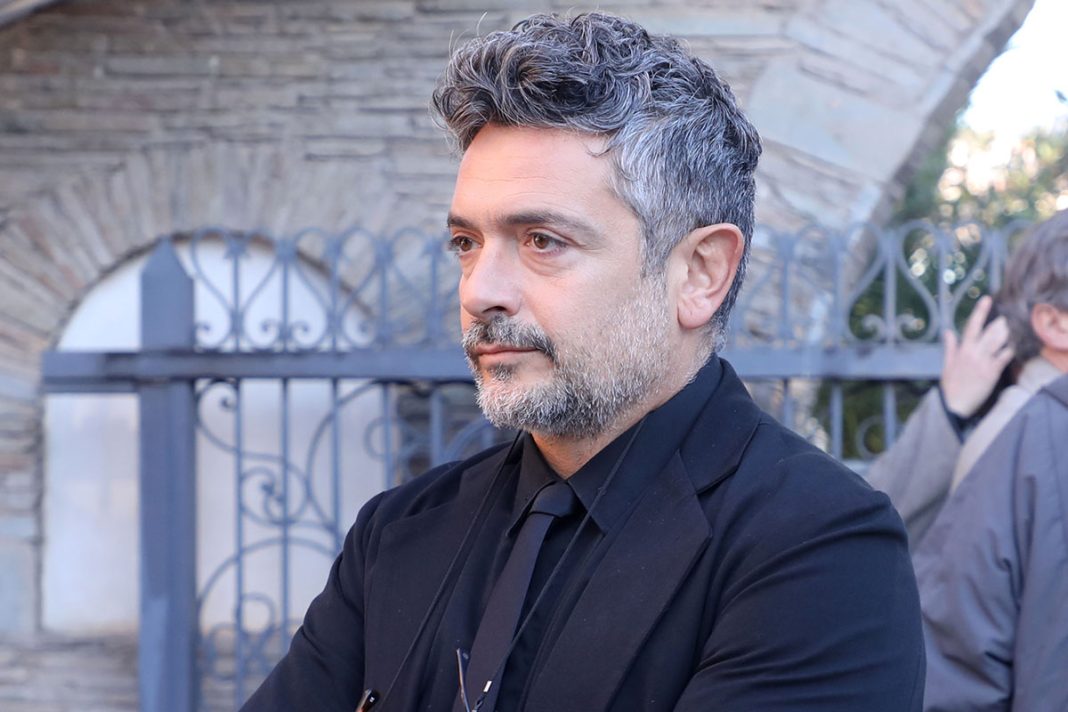 Ο Γιωργής Τσαμπουράκης εξομολογείται: «Συρρικνώθηκα μετά την λεκτική βία, με πήγε πίσω»