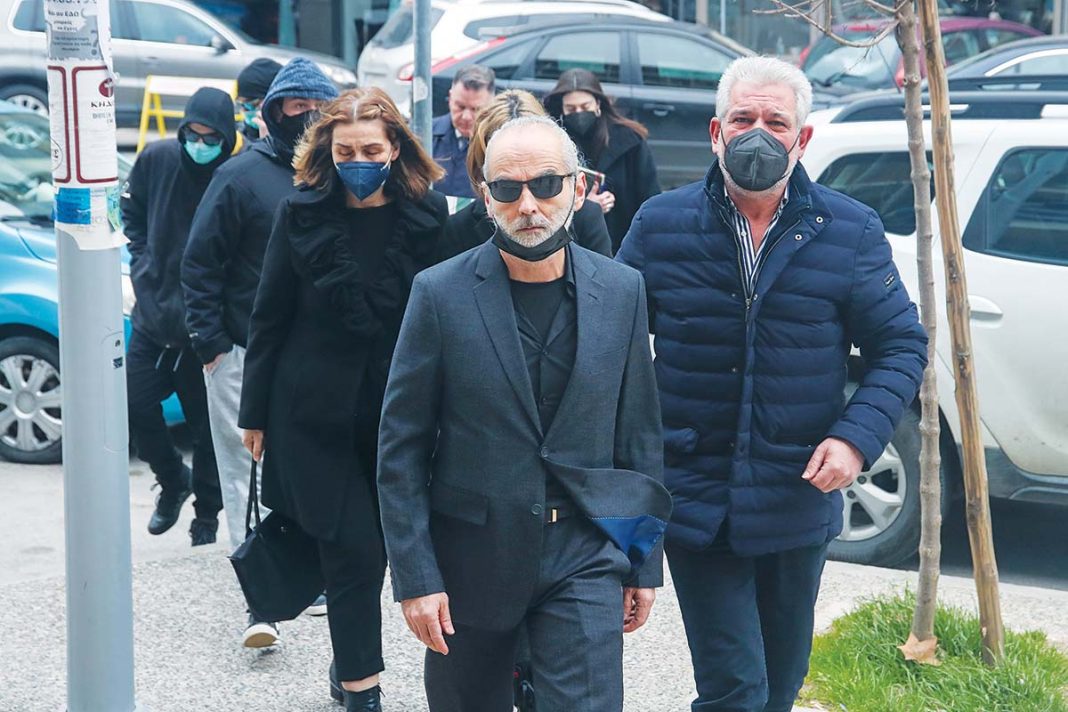 Oι γονείς του Καμπανού μηνύουν τρεις ιατροδικαστές