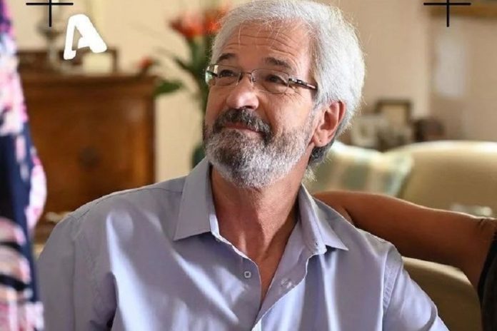 Σπύρος Σαραφιανός: Στην παραλία με την οικογένειά του λίγο πριν μπει για γυρίσματα του «Σασμού»