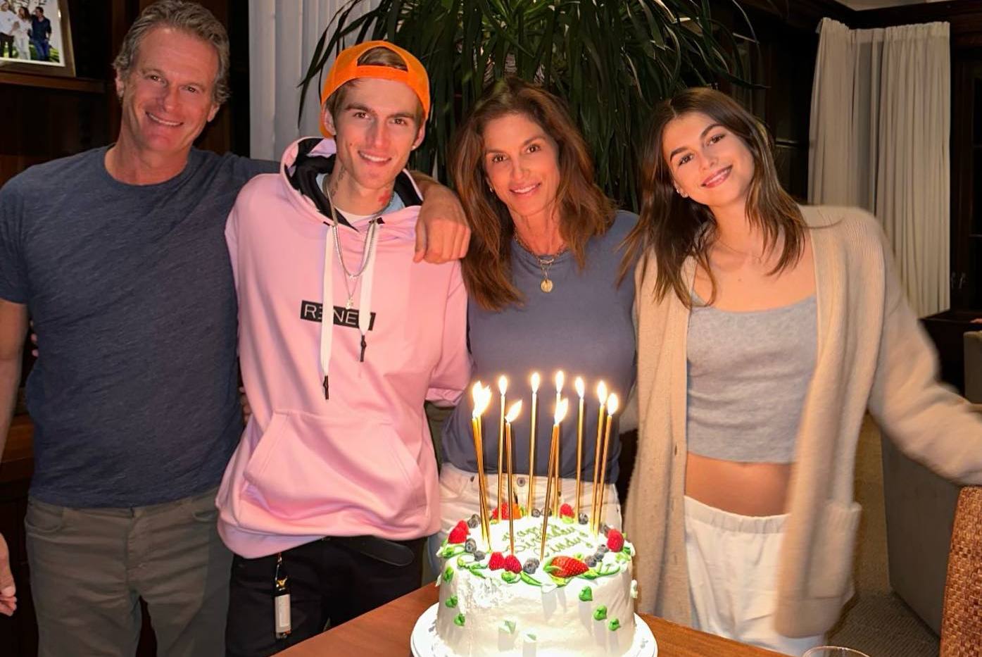 Photo shared by Cindy Crawford on February 20 2023 tagging @kaiagerber @randegerber and @presleygerber