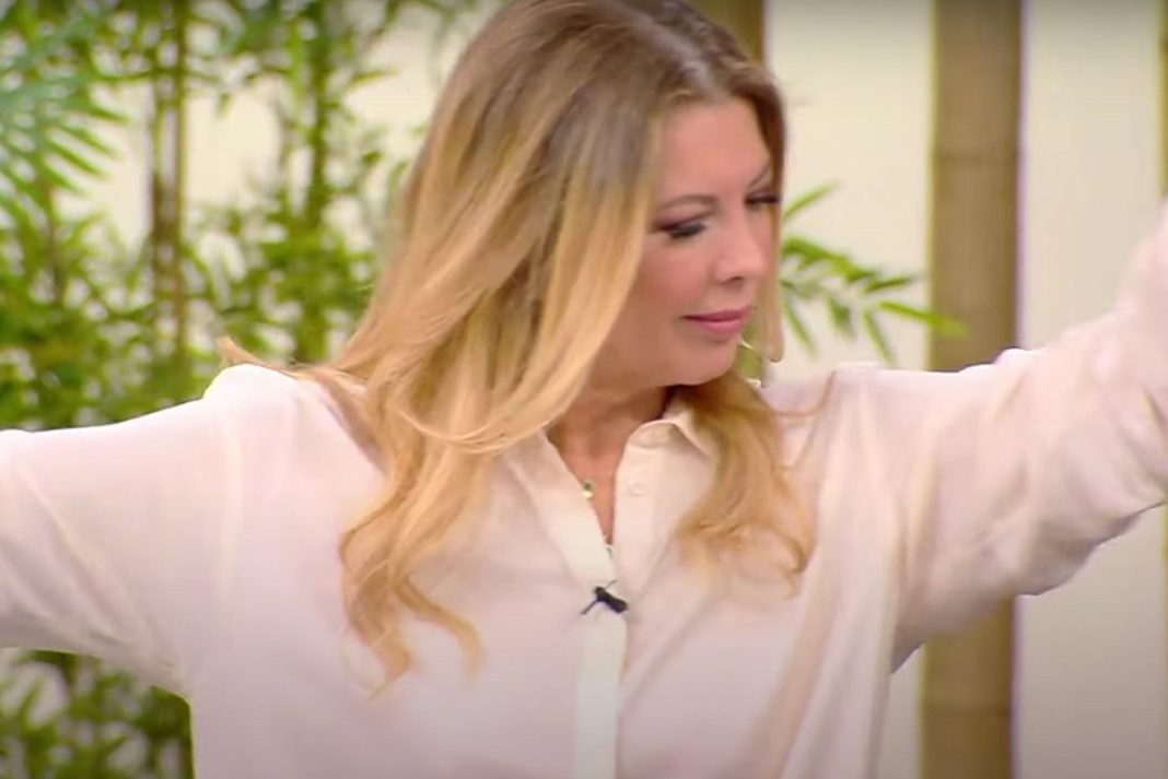Η Σοφία Αλιμπέρτη στο τσακίρ κέφι on air - Χόρεψε ζεϊμπέκικο