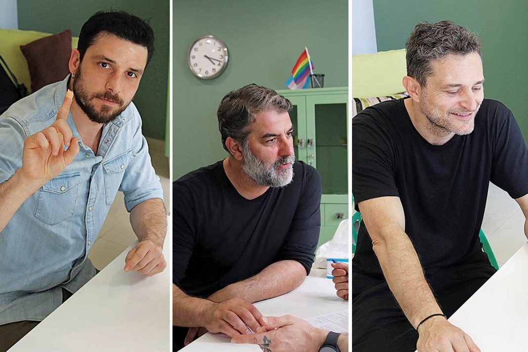 Μήνυμα ζωής από Μπισμπίκη, Καραμίχο και Χατζηαγγελάκη
