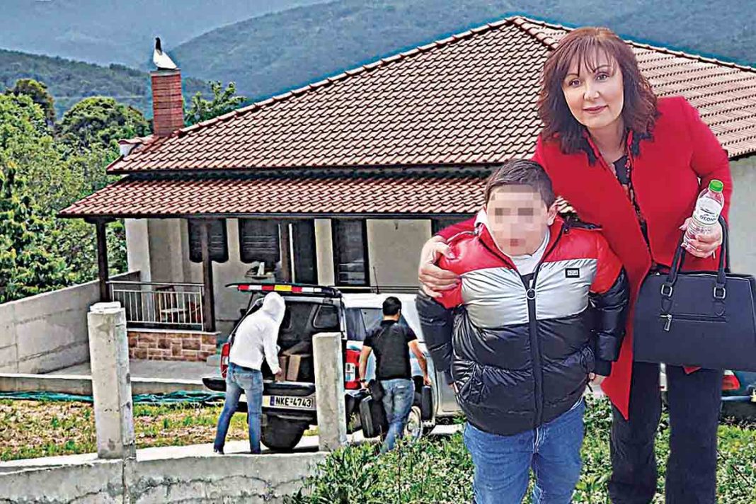 Ανατριχίλα στη Χαλκιδική: Σκότωσε από ζήλια τη γυναίκα του μπροστά στο παιδί τους και αυτοκτόνησε