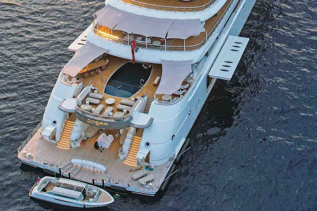 Η «Opera» των $ 450.000.000 που αρμενίζει στα Χανιά