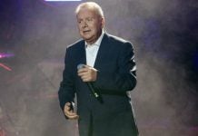 Ο Μητσιάς απήγγειλε τον «Γιάννη τον φονιά» και οι θεατές φώναζαν «Αίσχος, ντροπή»