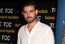 Νίκος Πολυδερόπουλος: Αγκαλιά με τον γιο του στο παιδικό δωμάτιο