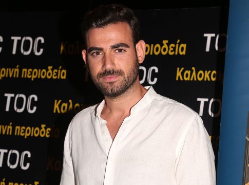 Νίκος Πολυδερόπουλος: Αγκαλιά με τον γιο του στο παιδικό δωμάτιο