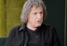 Βασίλης Παπακωνσταντίνου: Το μήνυμά του μετά το εξιτήριο – «Είμαι καλά και αναρρώνω στο σπίτι, κοντά στην οικογένειά μου»