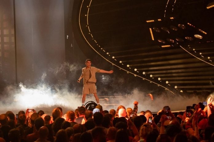 Eurovision 2023: «Ντύσανε ένα παιδάκι προσκοπάκι και το στείλανε να εκπροσωπήσει τη χώρα μας με τα δικά μας λεφτά»