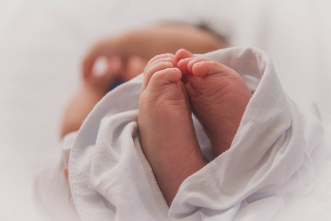 Μητέρα με ψυχολογικά προβλήματα ξυλοκόπησε μέχρι θανάτου το μόλις 6,5 μηνών αγοράκι της