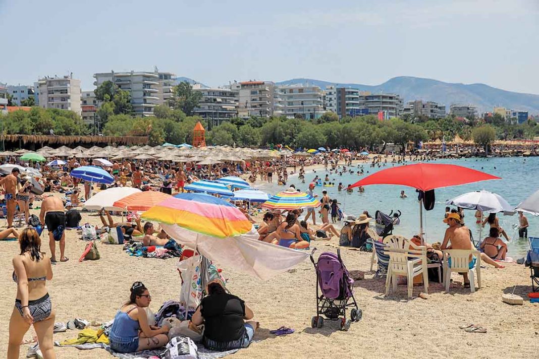 Τι είπαν στην «Espresso» οι λίγοι νέοι που πήγαν στα εκλογικά κέντρα, παρά τον ιδανικό καιρό για... μπανάκι
