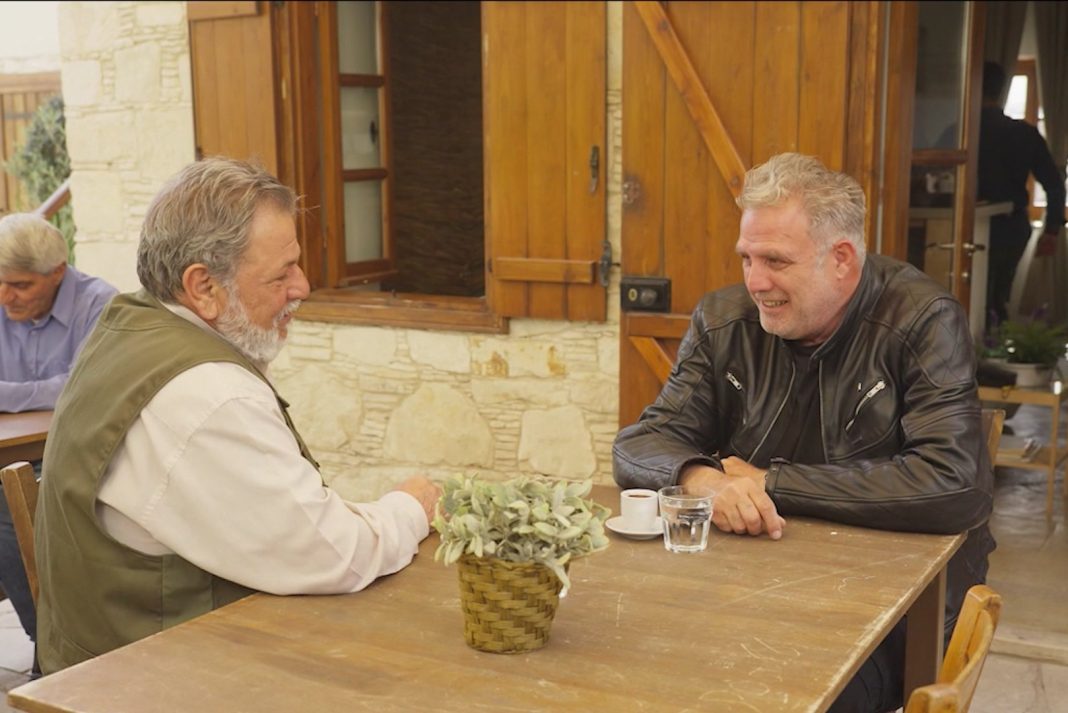 «Η γη της ελιάς»: Η Ασπασία προσπαθεί να πείσει τον Δημοσθένη να της δώσει διαζύγιο