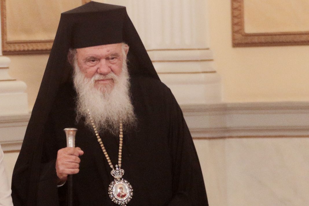O Αρχιεπίσκοπος Αθηνών και πάσης Ελλάδος, Ιερώνυμος στη Μύκονο ινκόγκνιτο