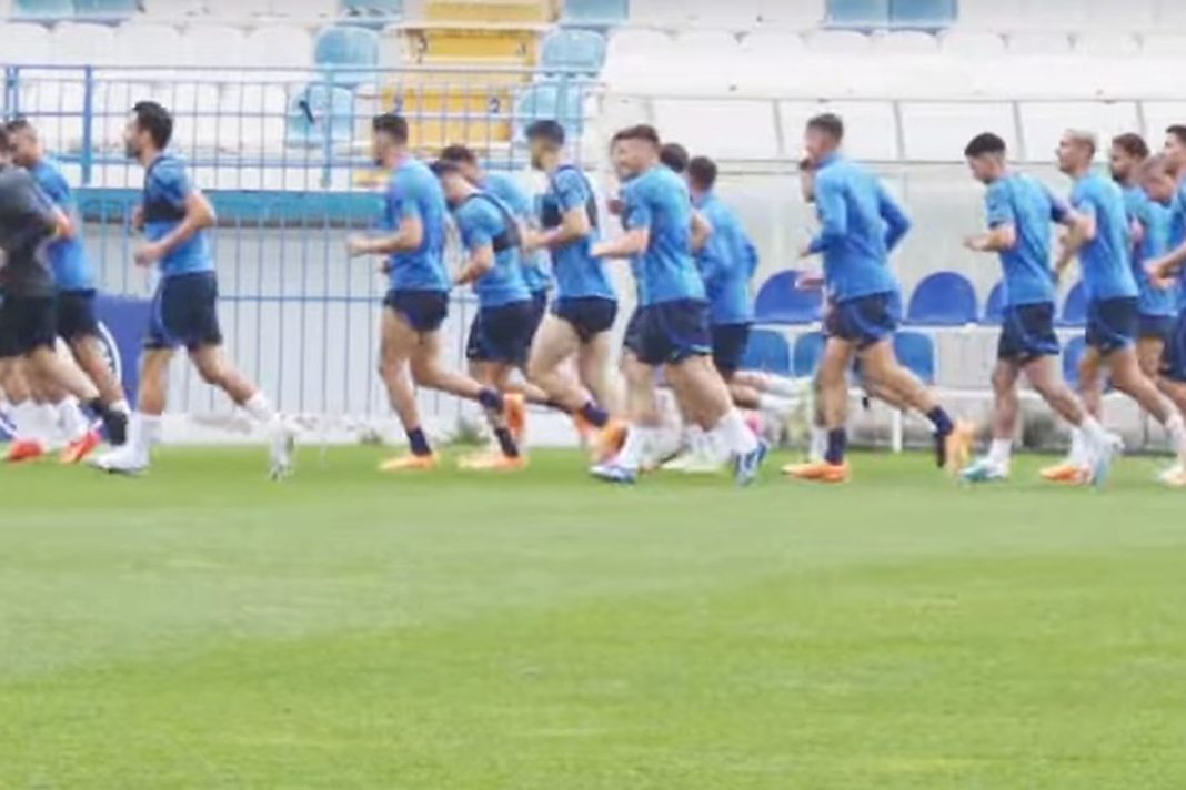 Κουρμπέλης και Κωνσταντέλιας στον ΟΠΑΠ: «Οπωσδήποτε νίκη με την Ιρλανδία»