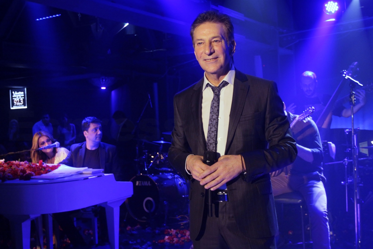 Ο Δημήτρης Κοντολάζος βάζει «φωτιά» στη νυχτερινή ζωή της Πάτρας Ο Δημήτρης Κοντολάζος βάζει «φωτιά» στη νυχτερινή ζωή της Πάτρας