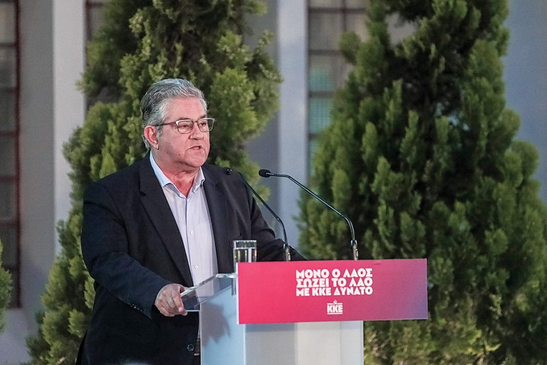 Ο Δημήτρης Κουτσούμπας τραπέζωσε φίλους και στελέχη του κόμματος