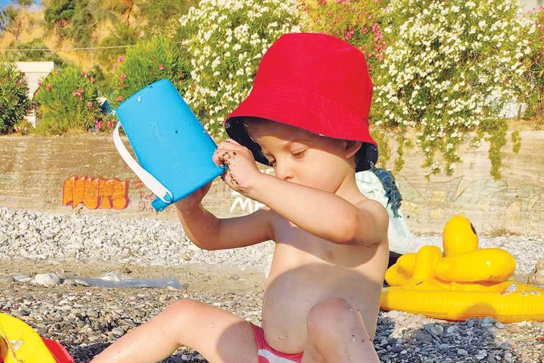Έκκληση για τον μικρό Μιχαήλ που διαγνώστηκε με καρκίνο στο ήπαρ και πρέπει να μεταβεί στη Γαλλία