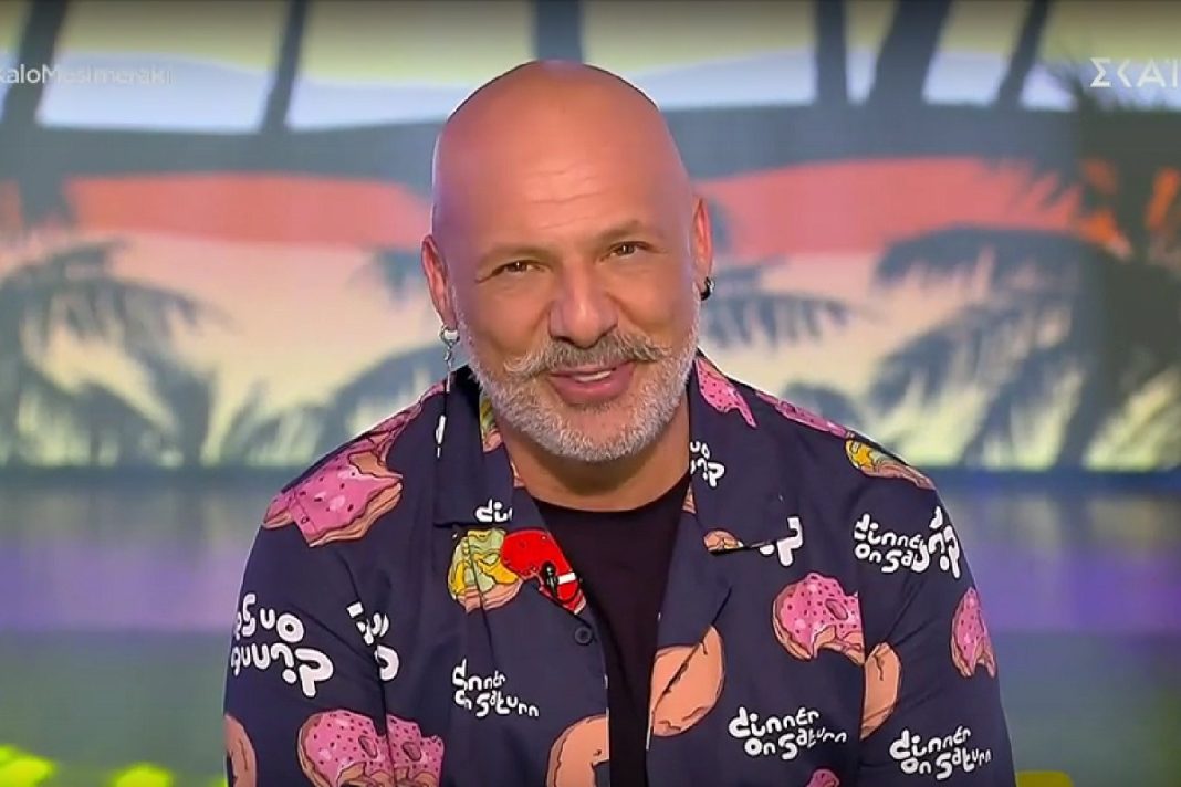 Συγκινημένος Νίκος Μουτσινάς on air: «Νιώθω σαν να χωρίζω από τη σχέση της ζωής μου»