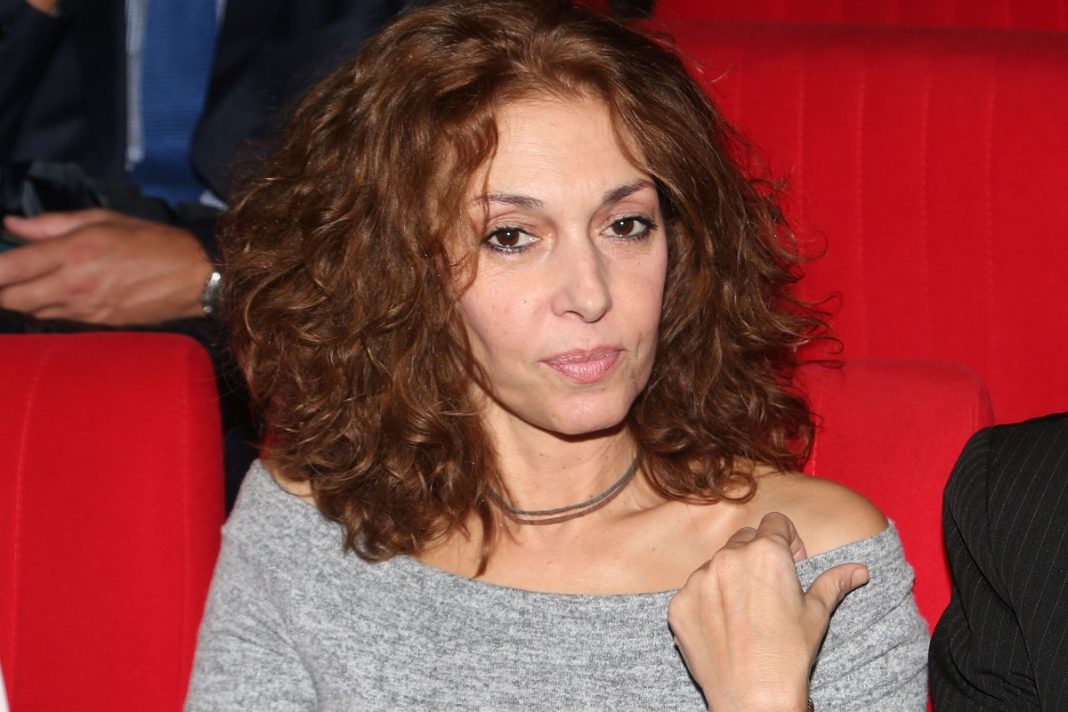 Η Δήμητρα Παπαδήμα ποζάρει στα 61 με μπικίνι κι αναστατώνει!