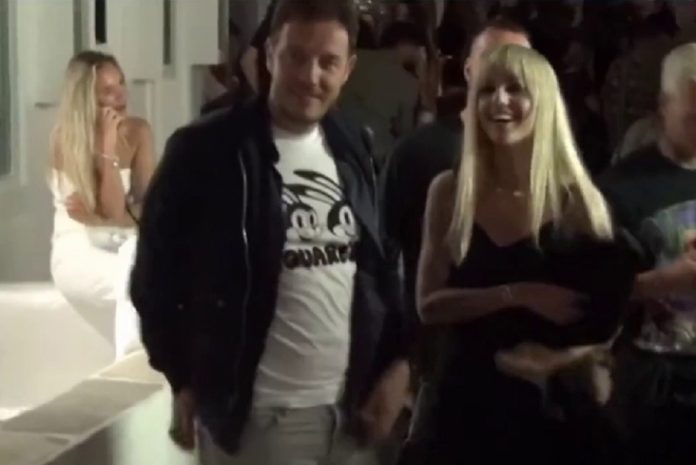 Σπύρος Δημητρίου: Μετά τον χωρισμό με τη Ζουγανέλη στη Μύκονο με ξανθιά καλλονή