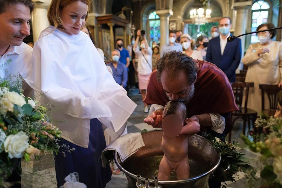 Η Λένα Παπαληγούρα βάφτισε τη μικρή του Δημήτρη Τάρλοου