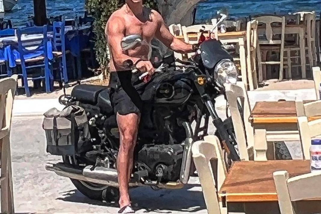 Τέλειωσε με τα γυρίσματα των «Παγιδευμένων» και έφυγε για Σέριφο
