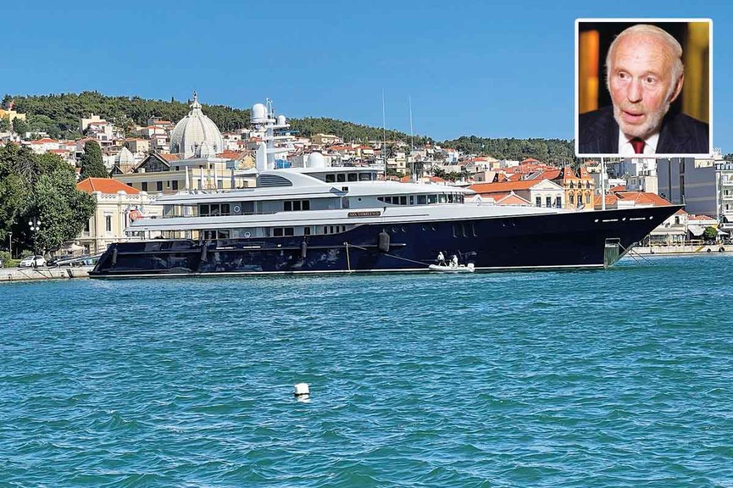 Η επιβλητική θαλαμηγός «Archimedes» του Αμερικανού μεγιστάνα «Jim» Simons έδεσε στη Μυτιλήνη